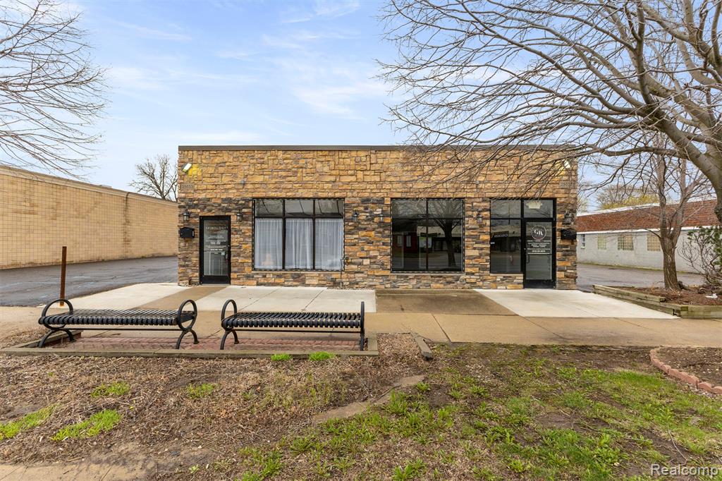 25033 W Warren Street, Dearborn Heights, MI 48127