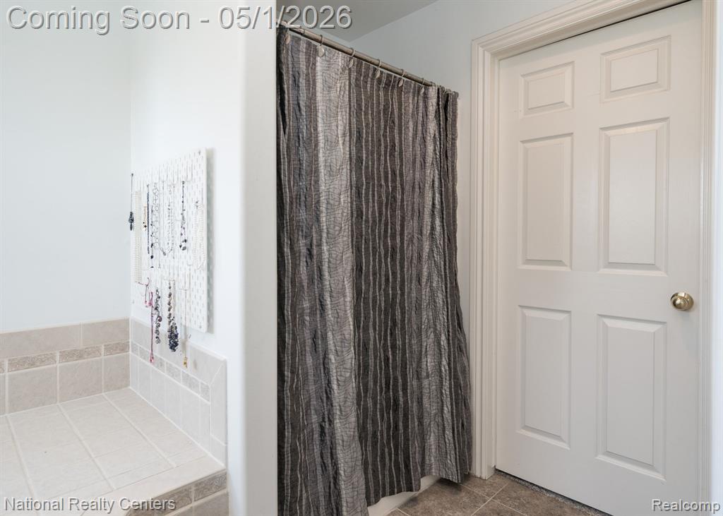 542 Bay Pointe Drive, Oxford, MI 48371 — Photo 28