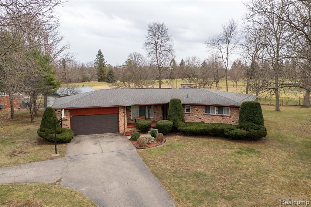 6226 GOLFVIEW Drive, Burton, MI 48509 — front exterior