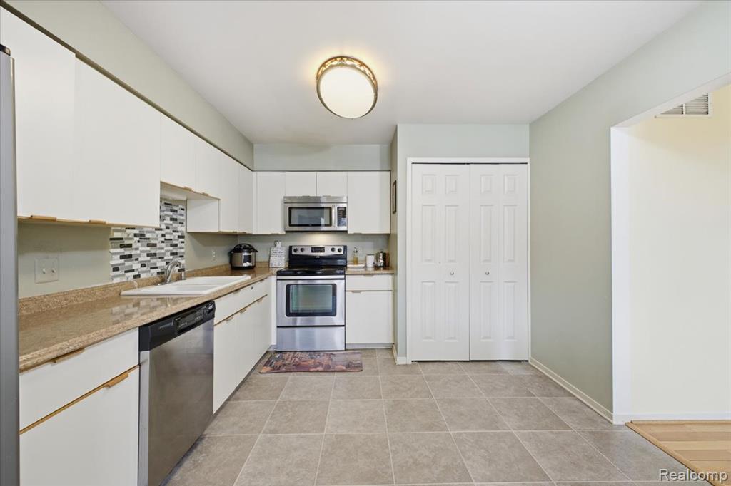 678 Highgate, Rochester Hills, MI 48307 — Photo 11