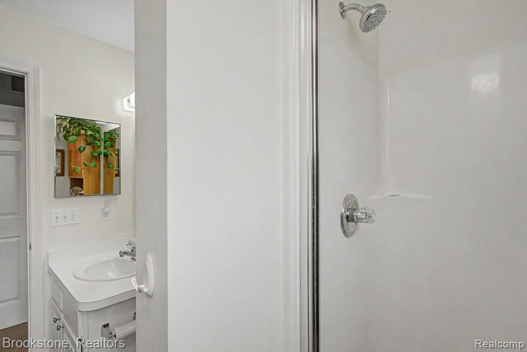 12465 Pagels Drive, 22, Grand Blanc, MI 48439 — Photo 24