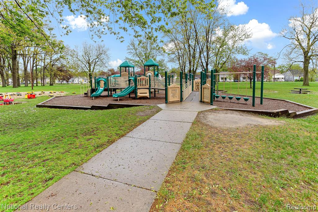 621 S Dorchester Avenue, Royal Oak, MI 48067 — Photo 31