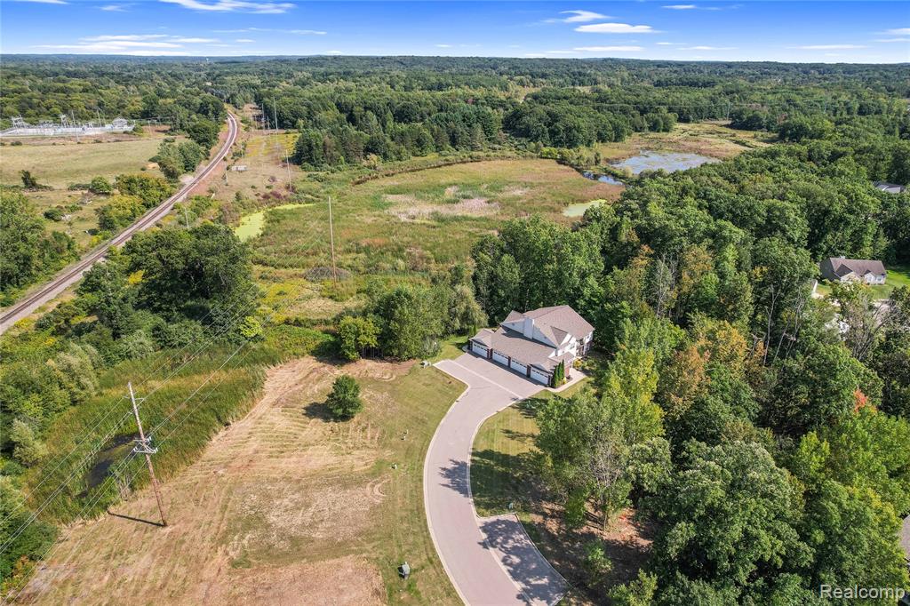 939 Eagle Drive, Fenton, MI 48430 — Photo 2