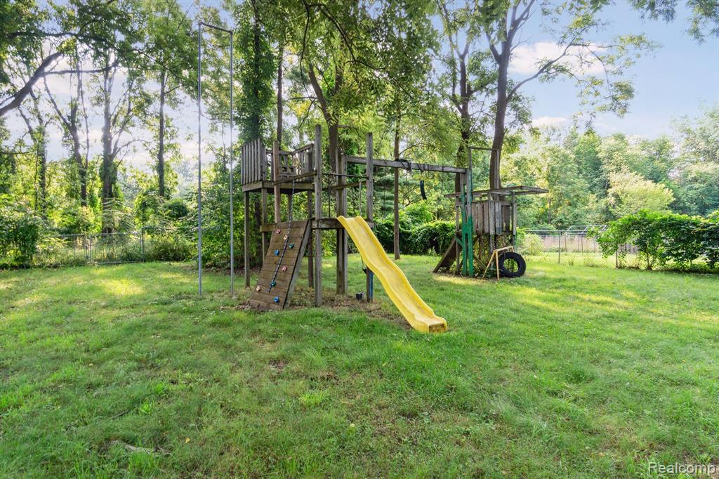 4311 FENTON Road, Flint, MI 48507 — Photo 38