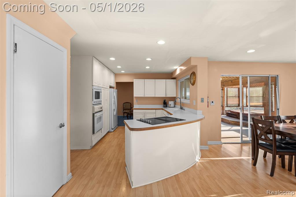 5686 Stratford Drive, West Bloomfield, MI — Photo 9
