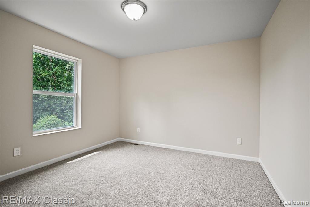 7038 WELLINGTON Lane, Ypsilanti, MI 48197 — Photo 19