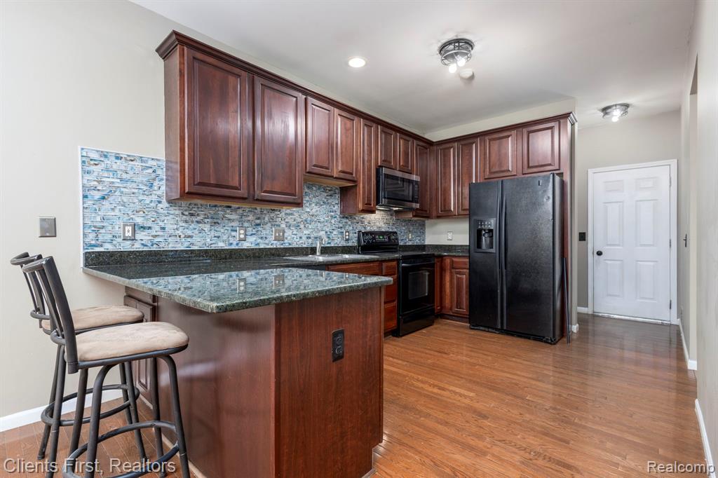 41351 N Maplewood Drive, Canton, MI 48187 — Photo 11