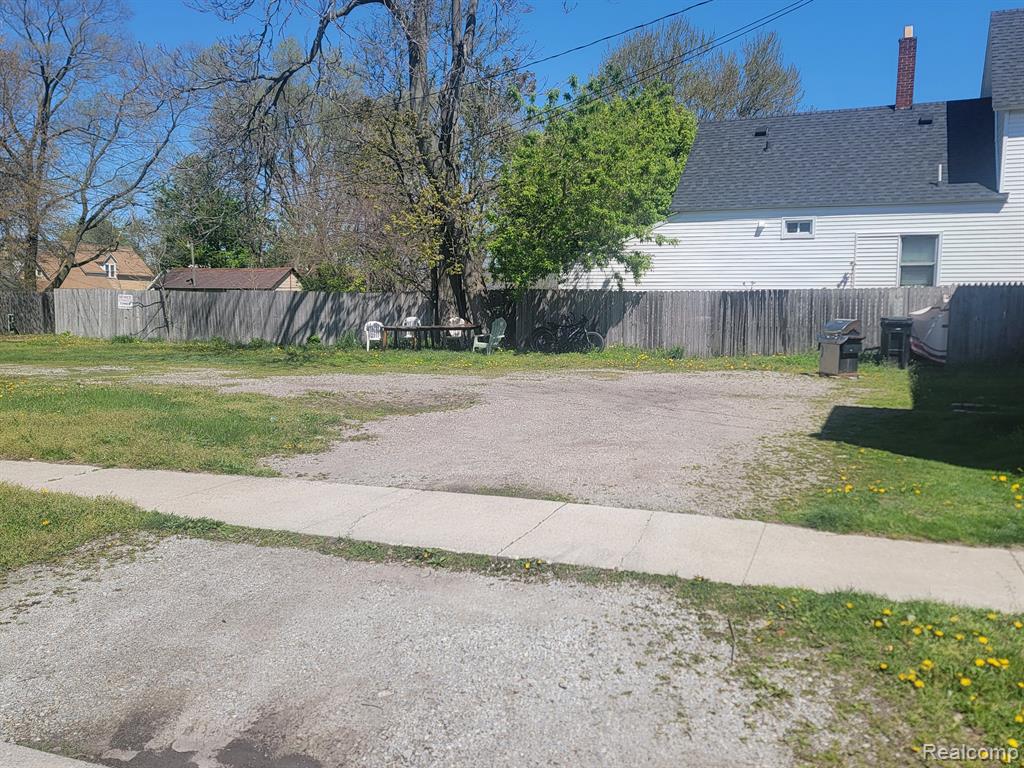 1725 10TH Street, Port Huron, MI 48060 — Photo 3