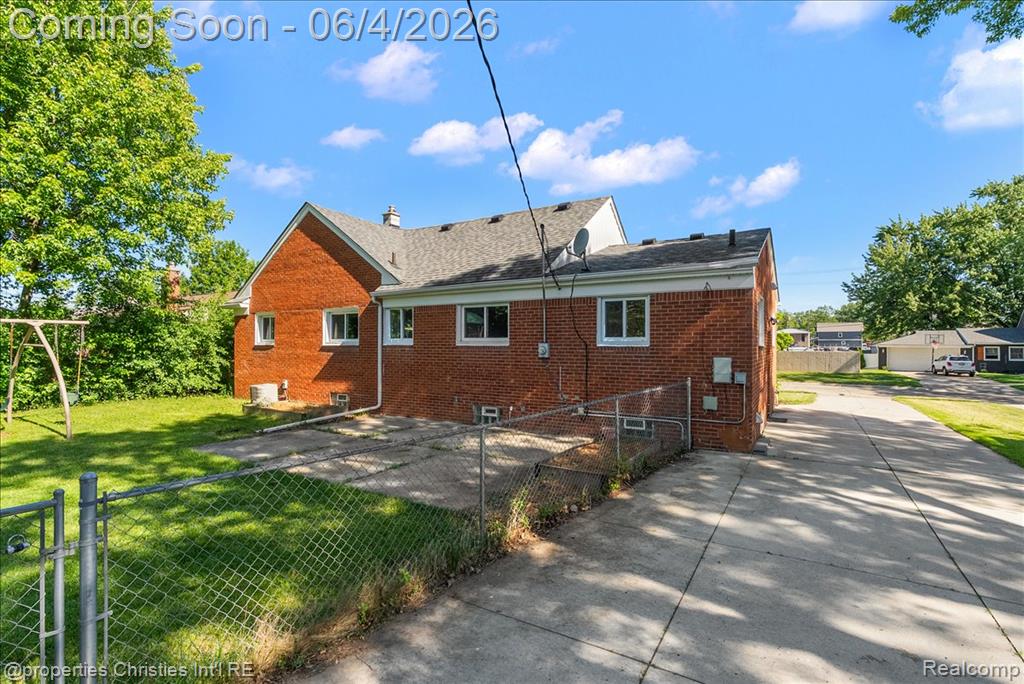 14201 Kingston Street, Oak Park, MI 48237 — Photo 35