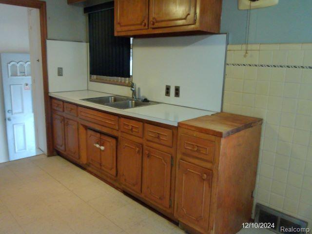 5727 E OUTER Drive, Detroit, MI 48234 — Photo 8
