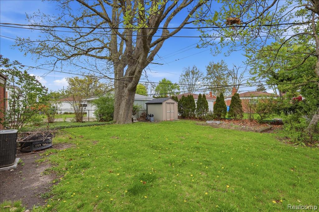 28146 Park Court, Madison Heights, MI 48071 — Photo 34