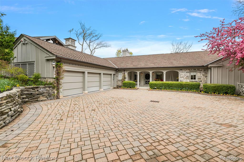 3945 Kirkland Court, Bloomfield Hills, MI 48302 — Photo 4