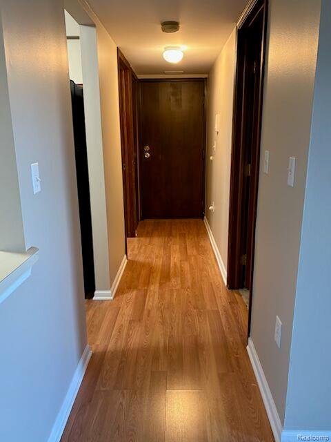 2465 Riverside Drive, 212, Trenton, MI 48183 — Photo 7