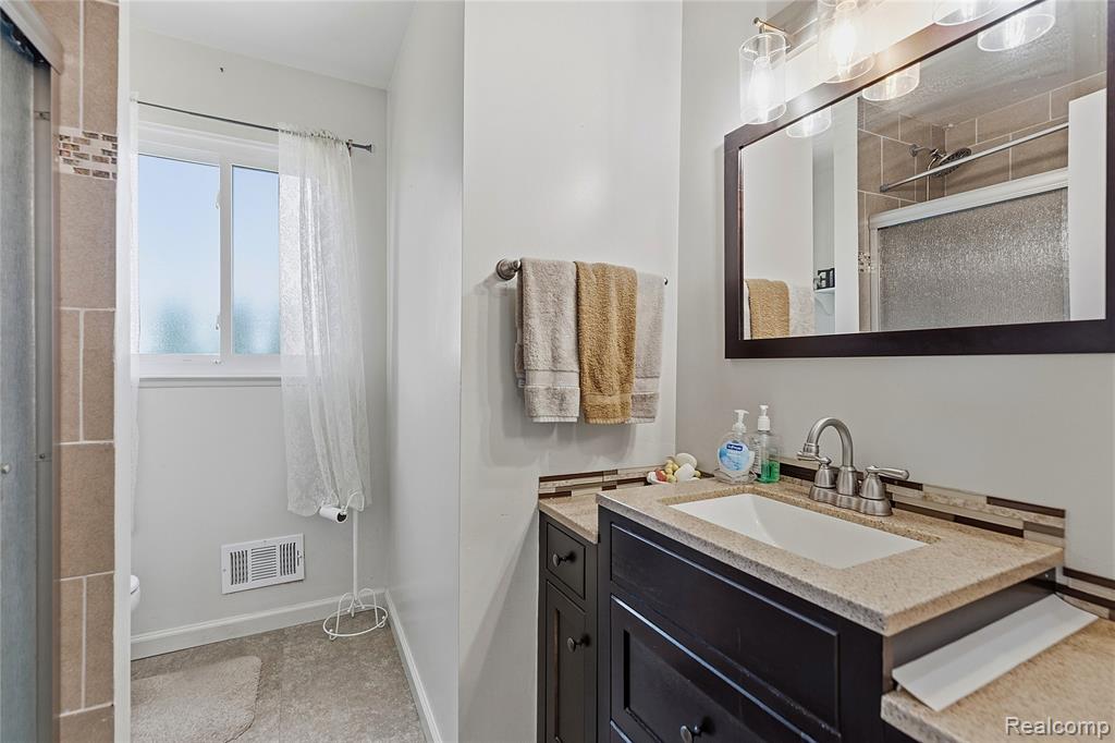 792 Fairview Drive, Imlay City, MI 48444 — Photo 14