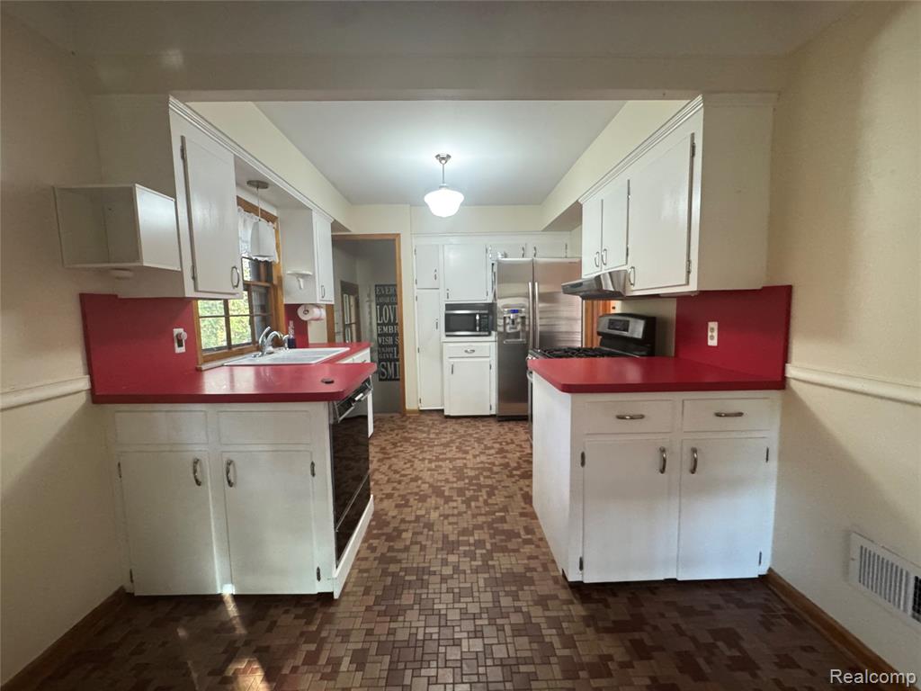 6 Danvers Lane, Dearborn, MI 48120 — Photo 26