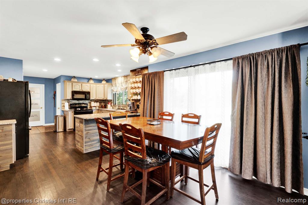 8410 S Shore Drive, Clarkston, MI 48348 — Photo 10