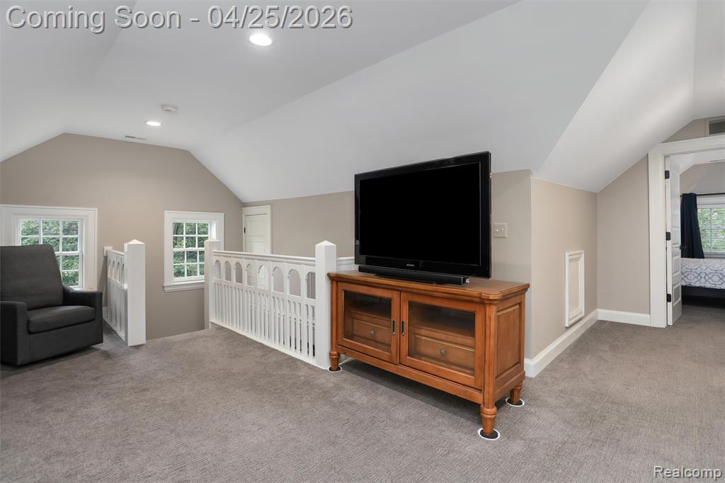658 Pallister, Detroit, MI 48202 — Photo 43