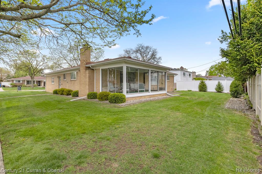 716 N CHARLESWORTH Street, Dearborn Heights, MI 48127 — Photo 38