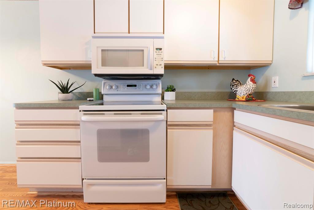 6010 Alan Drive, 30, Brighton, MI 48116 — Photo 18