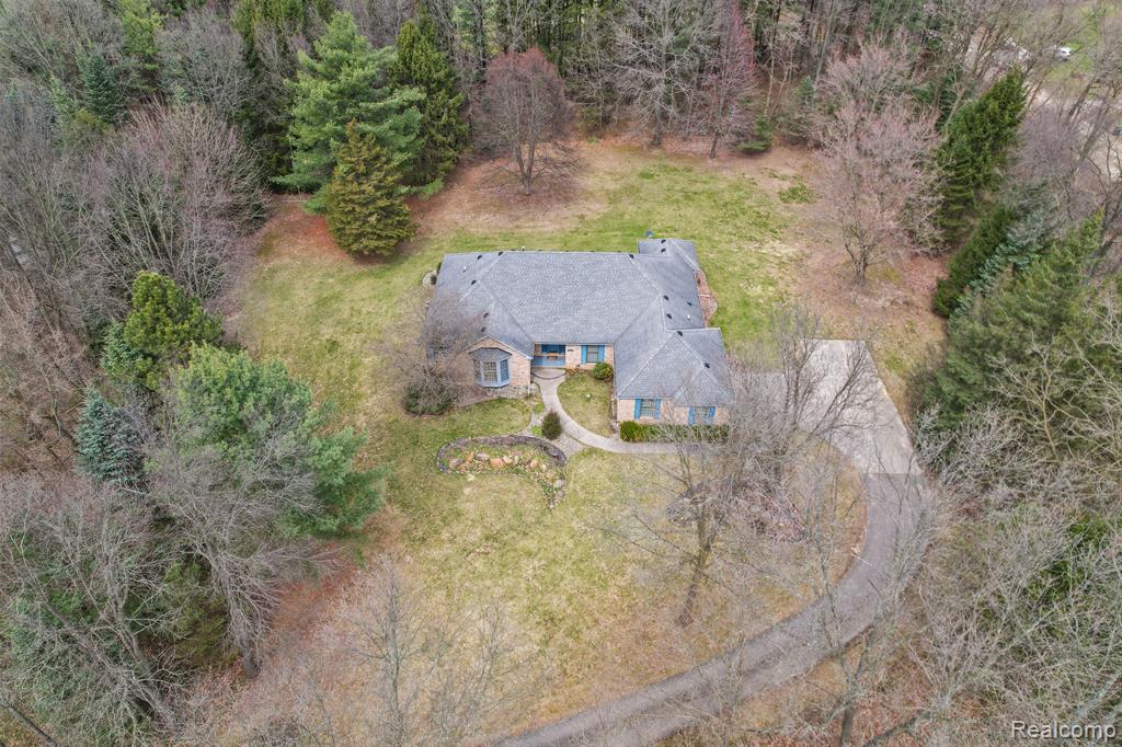 9856 Rattalee Lake Road, Clarkston, MI 48348 — Photo 55
