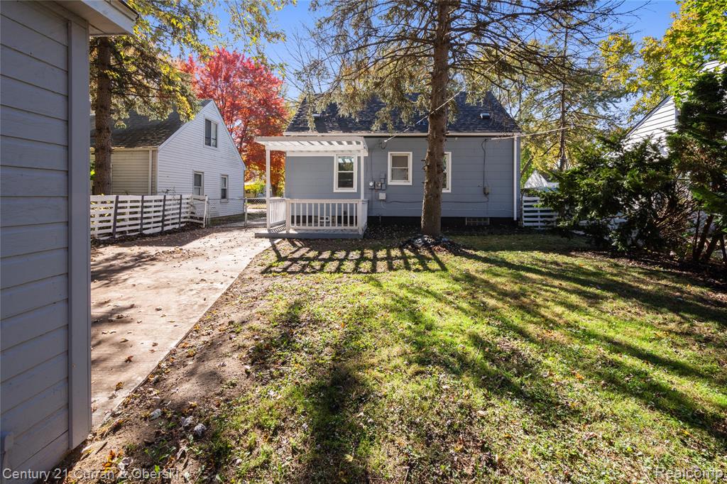 18933 Kenosha Street, Harper Woods, MI 48225 — Photo 28