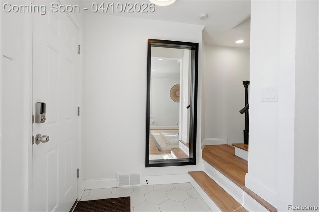 16600 Avon Avenue, Detroit, MI 48219 — Photo 8