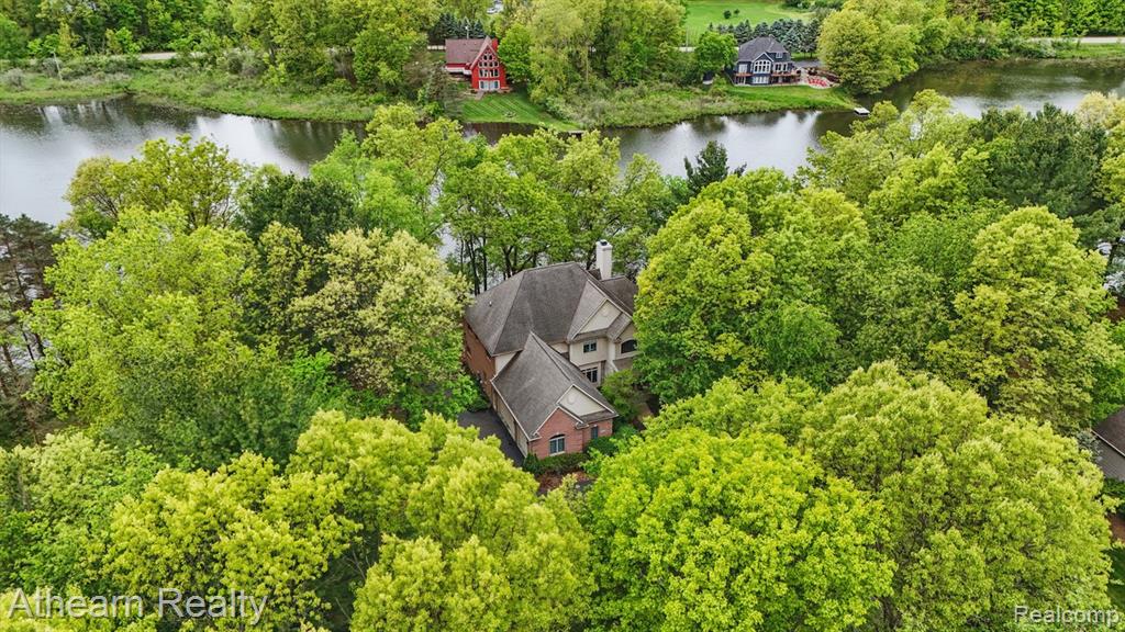 8373 Riverwalk Drive, Fenton, MI 48430 — Photo 12