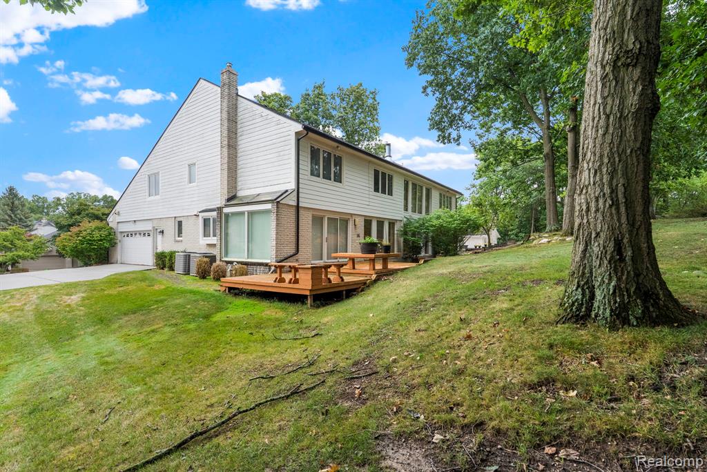 5322 Pond Bluff Drive, West Bloomfield, MI 48323 — Photo 8