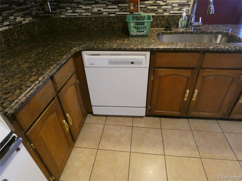 7122 Pebble Park Drive, West Bloomfield, MI — Photo 37