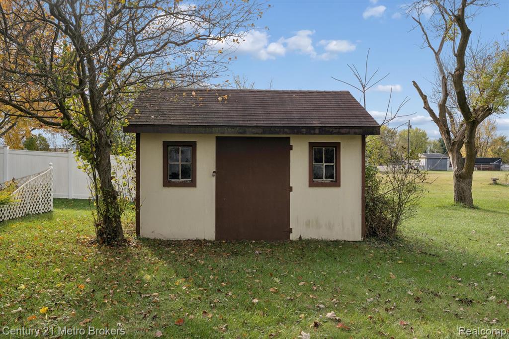 4466 S Center Road, Burton, MI 48519 — Photo 47