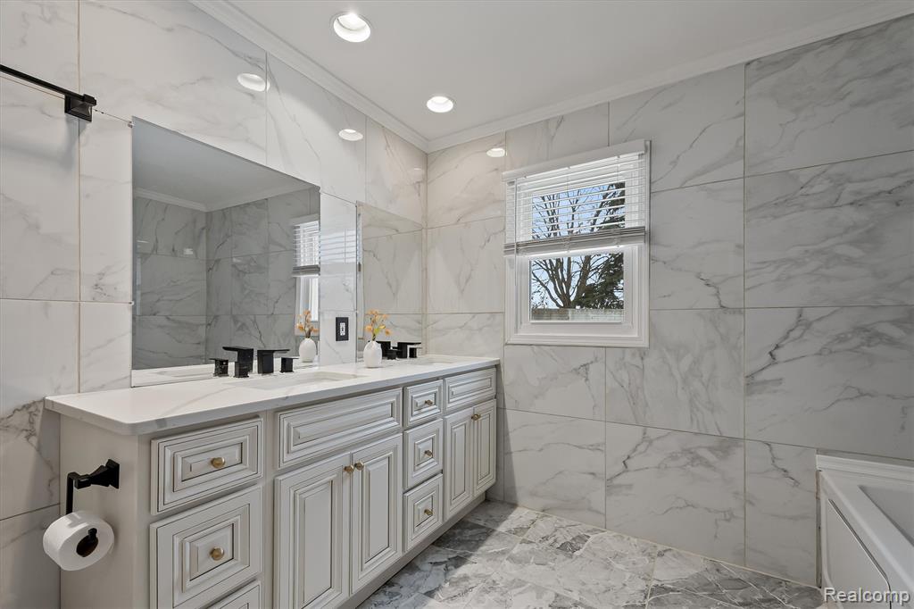 15500 Millar Road, Clinton Twp, MI 48036 — Photo 14