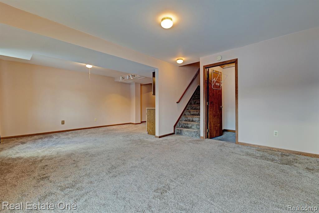 9045 E BLUEWATER Drive, Clarkston, MI 48348 — Photo 24