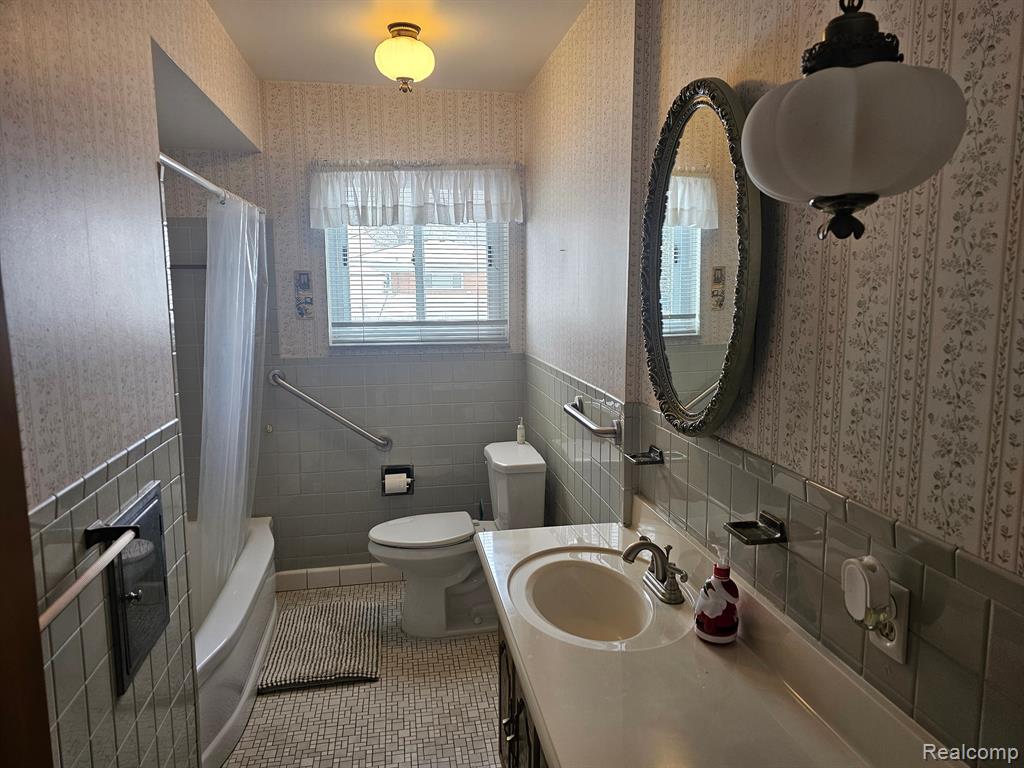 6104 SHADOWLAWN Street, Dearborn Heights, MI 48127 — Photo 10