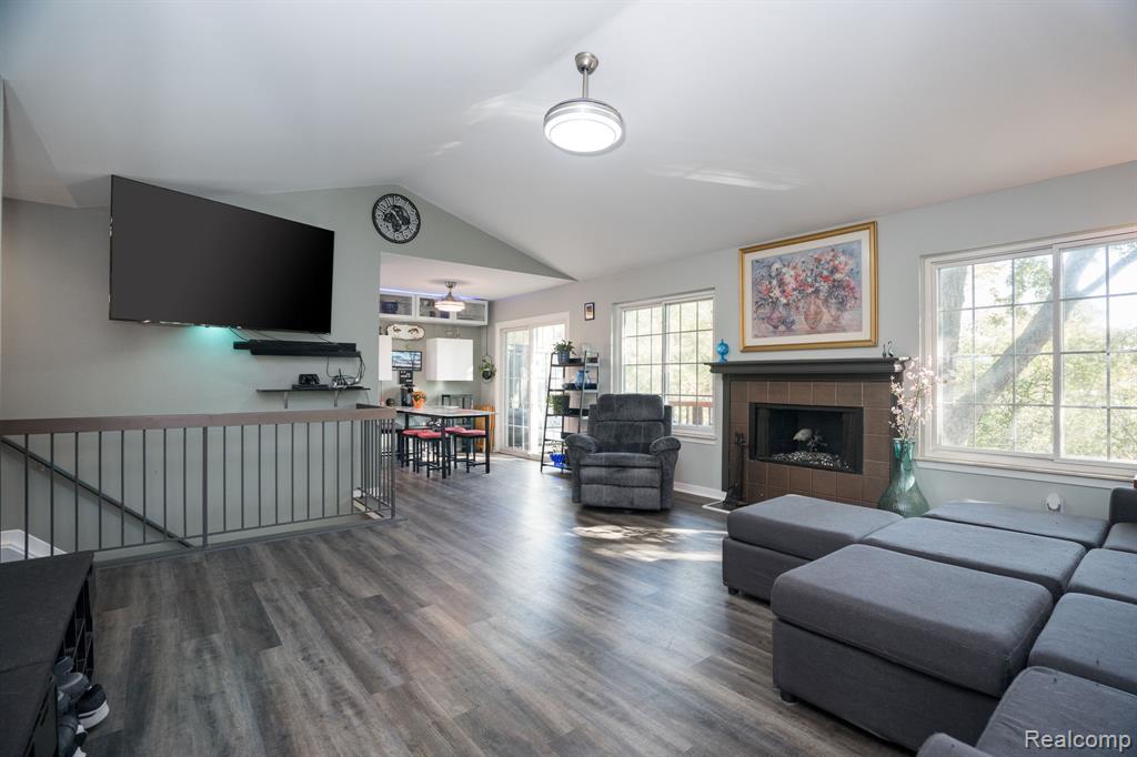 585 Winwood Circle, Walled Lake, MI 48390 — Photo 11