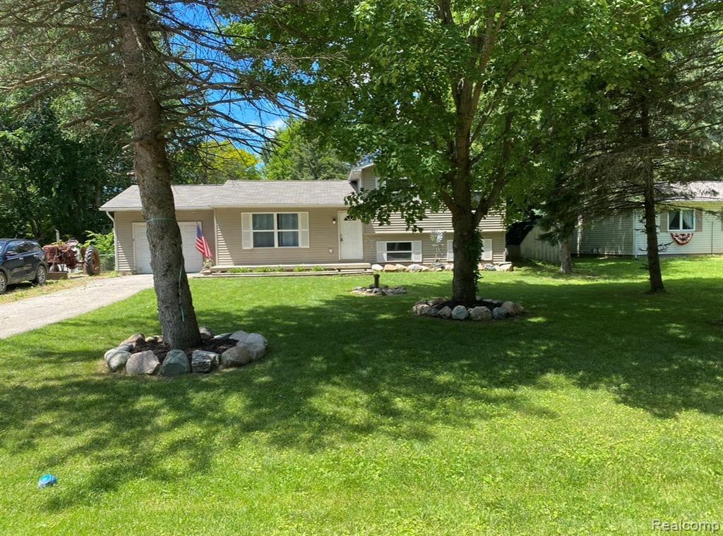 9523 Waite Drive, Fenton, MI 48430 — Photo 30