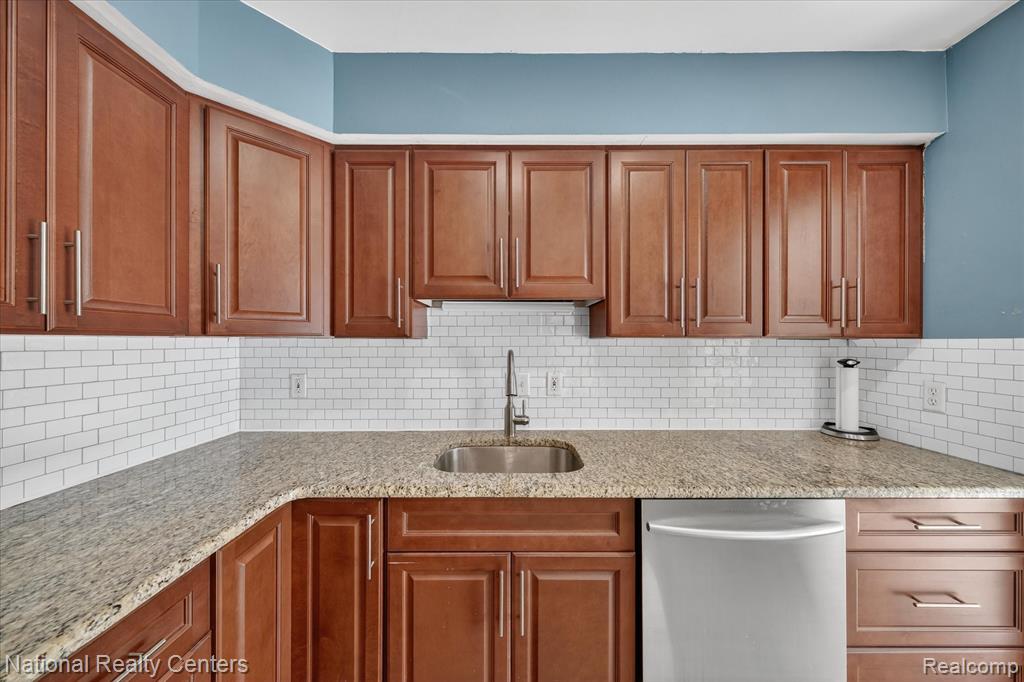 24825 Olde Orchard Street, Novi, MI — Photo 13