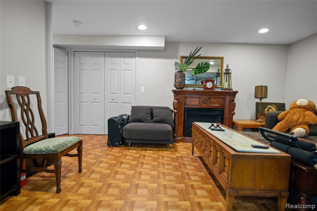 7975 Woodingham, West Bloomfield, MI — Photo 21