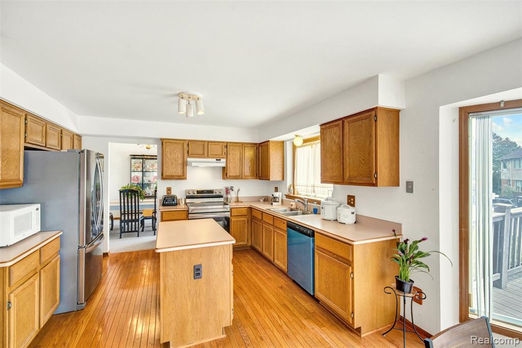 6942 Norton Drive, Troy, MI 48085 — Photo 14