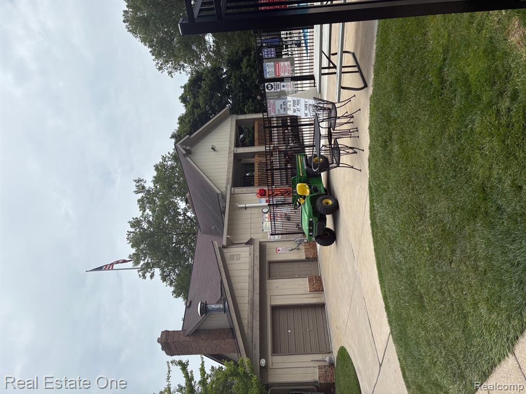 2961 Roundtree Drive, Troy, MI 48083 — Photo 8