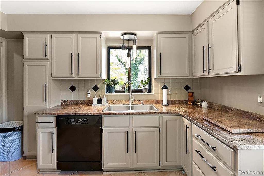 4374 Arden Place, Royal Oak, MI 48073 — Photo 15
