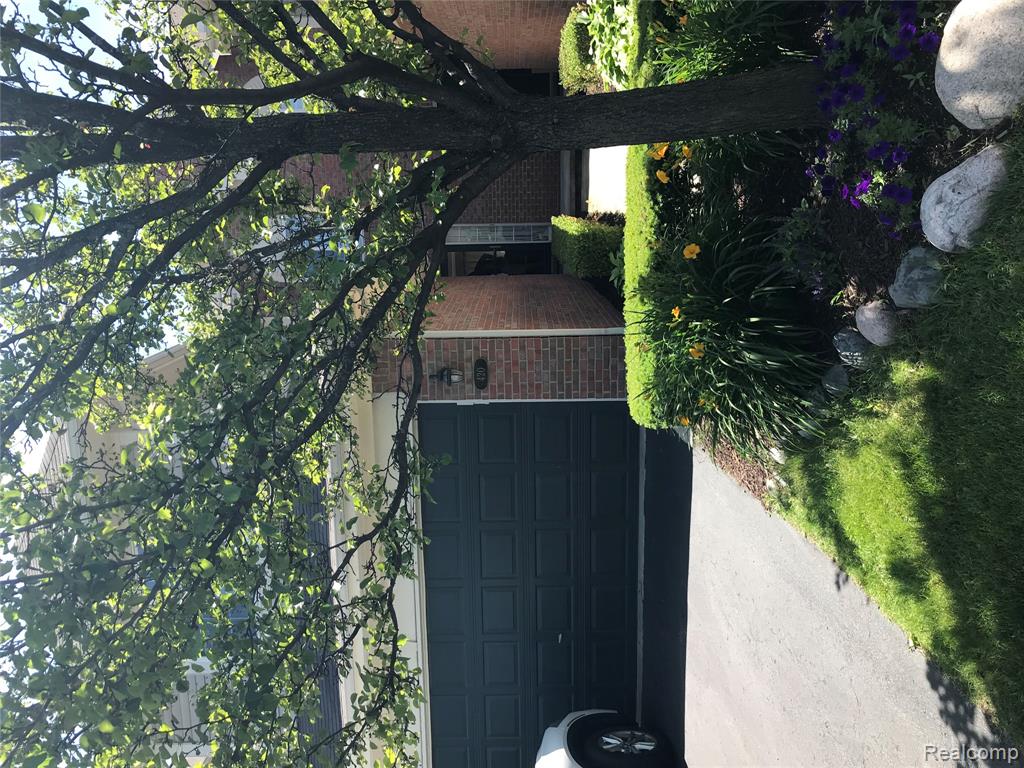 420 James Circle, Royal Oak, MI 48067 — Photo 2