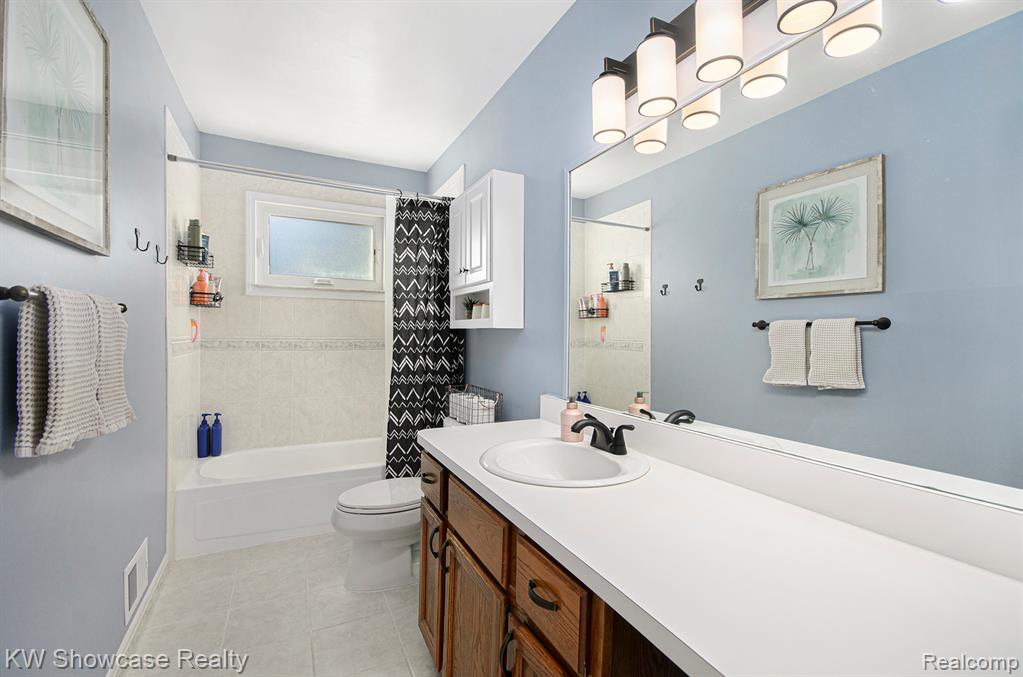 61375 Creekview Drive, South Lyon, MI 48178 — Photo 16