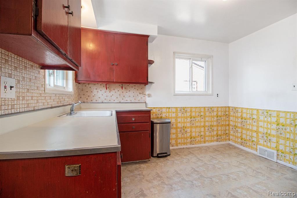 724 Western, Inkster, MI 48141 — Photo 8