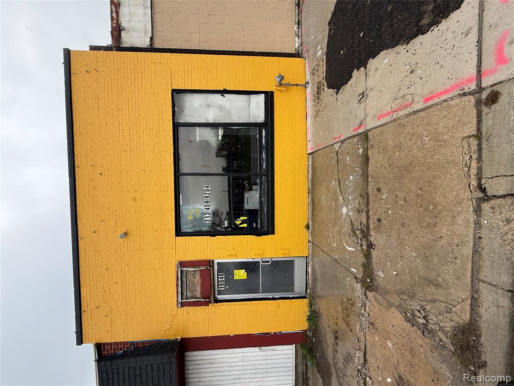 16046 E 8 Mile Road, Detroit, MI 48205