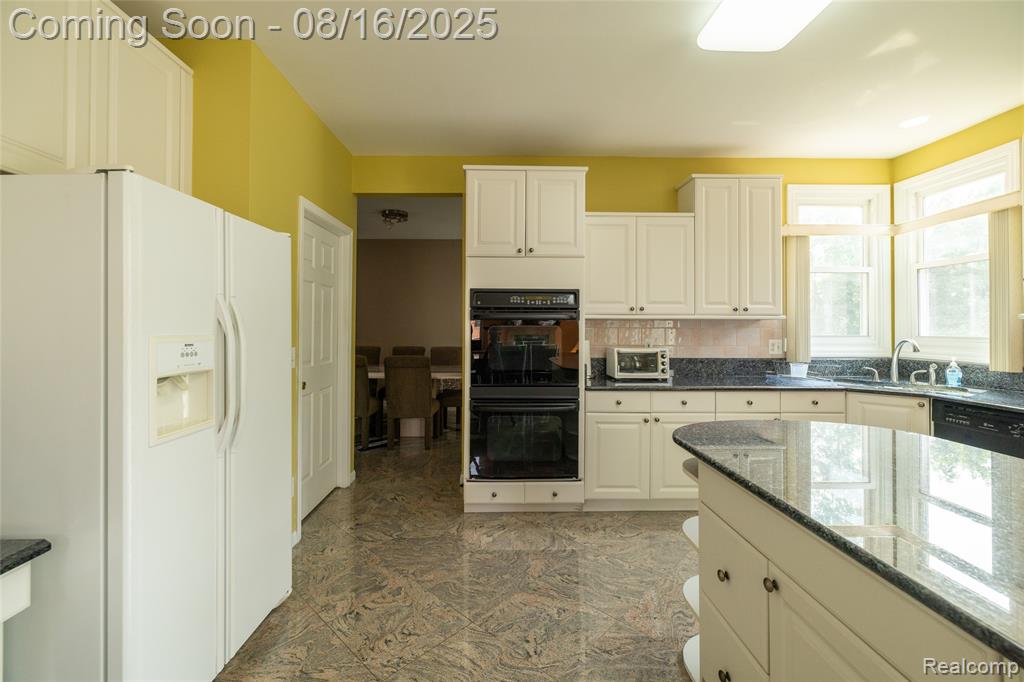 43281 Chester Drive, Sterling Heights, MI 48314 — Photo 26