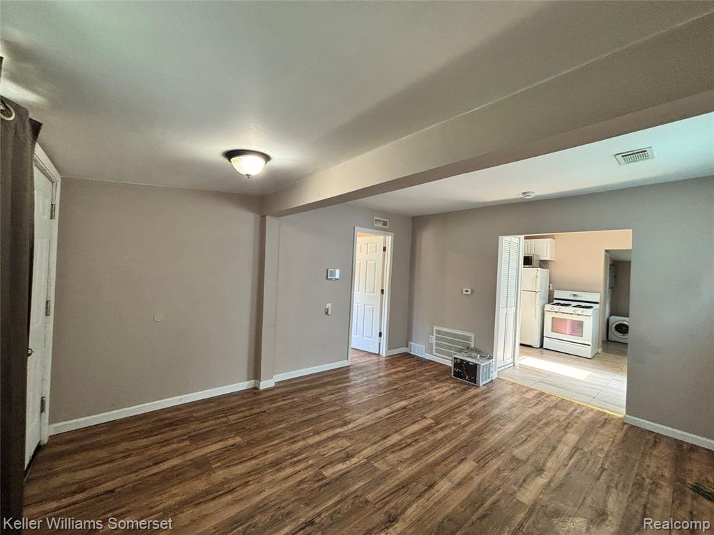 7275 Chalmers Avenue, Warren, MI 48091 — Photo 2