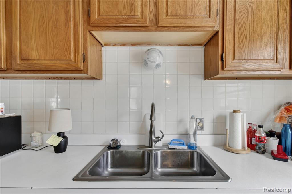 17706 Centralia, Redford, MI 48240 — Photo 13