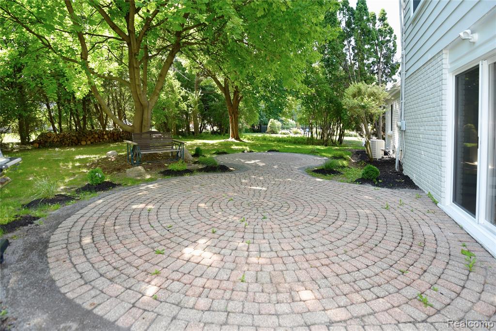 5547 Kingsmill Drive, Bloomfield Hills, MI — Photo 38