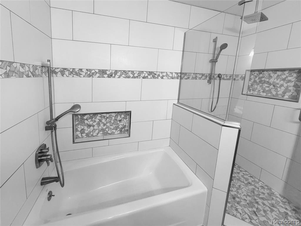 35854 Castlemeadow Drive, Farmington, MI 48335 — Photo 15