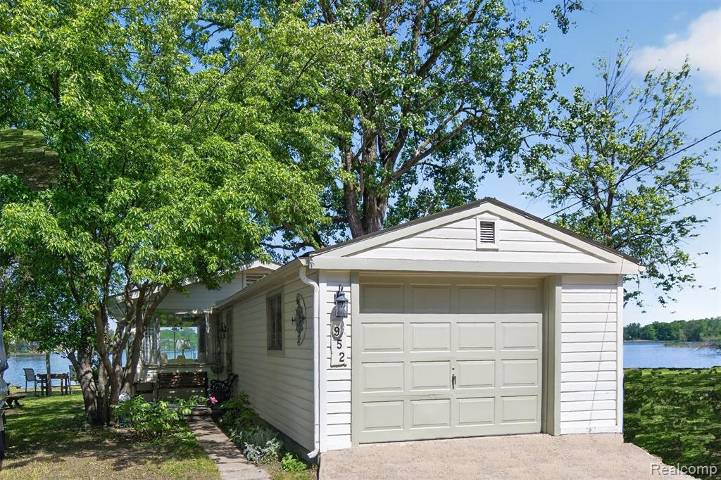 952 Wyman Drive, Waterford, MI 48328 — Photo 8